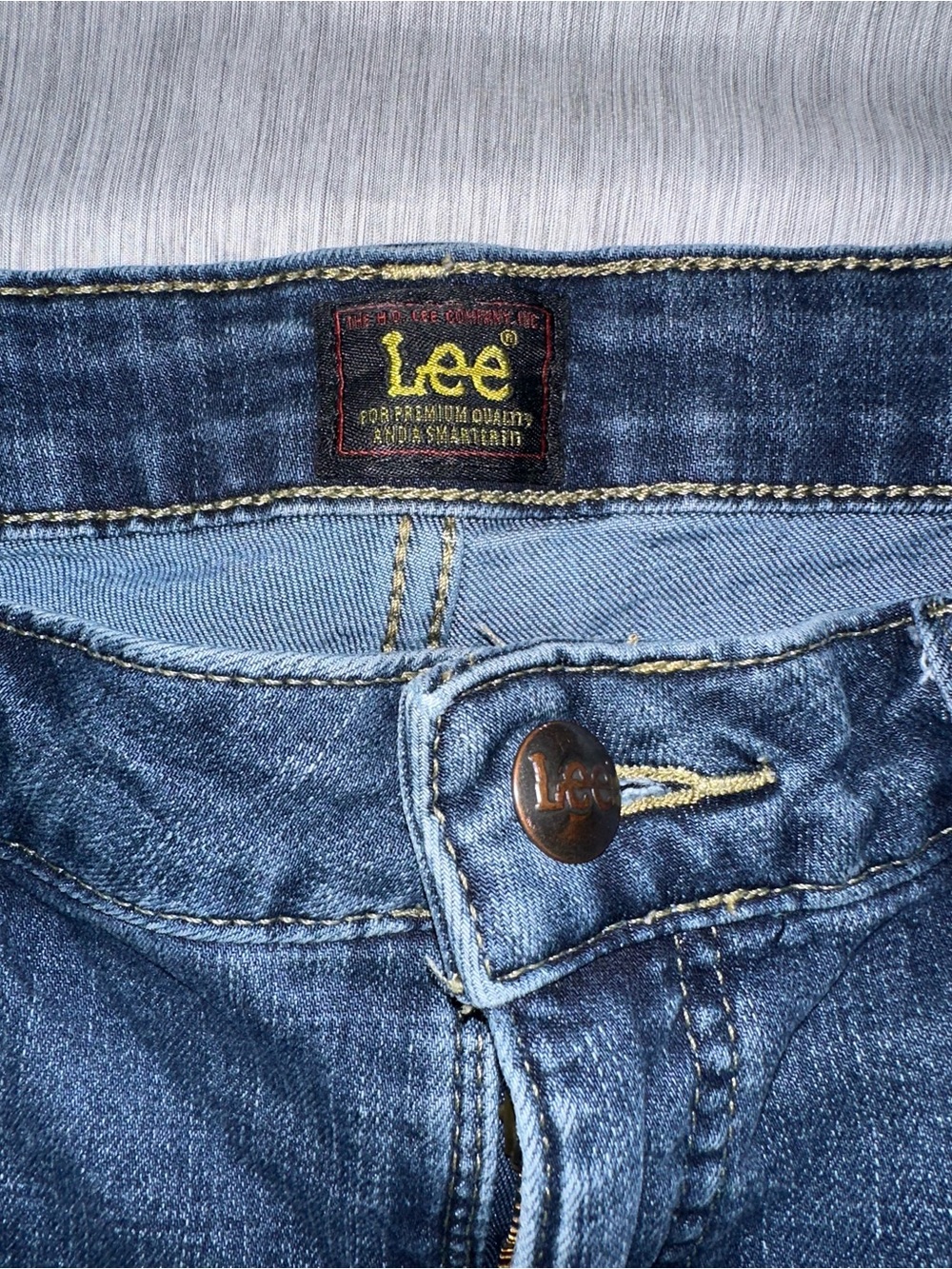 Lee Women's High-Rise Two-Tone Blue Denim Jeans with Branded Button